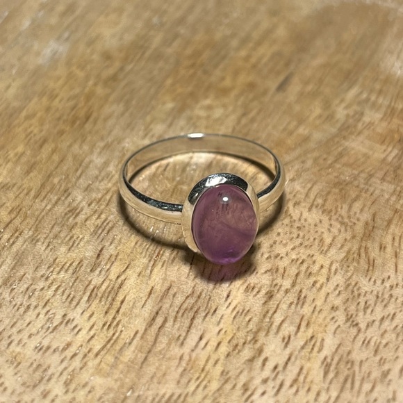 *SOLD* Small Oval Amethyst 925 Sterling Silver Ring - Picture 5 of 11